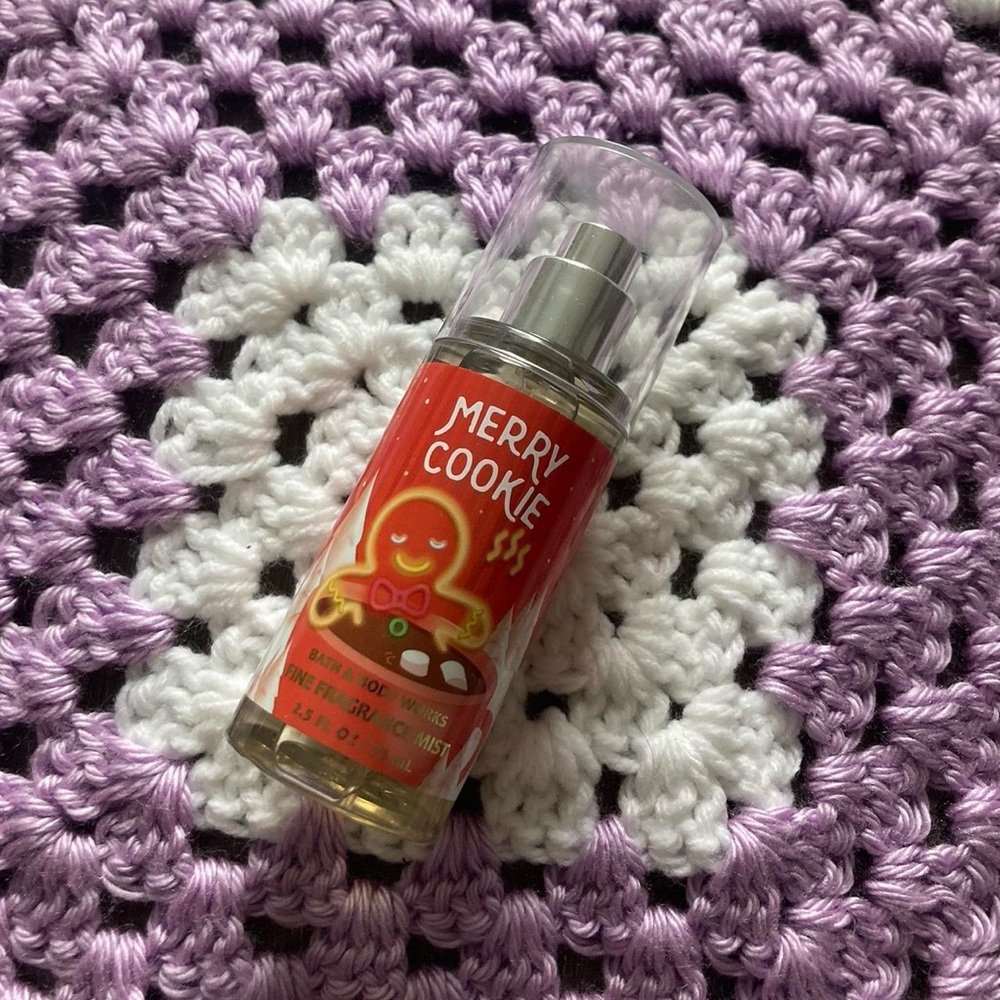 mini merry cookie bath & body works spray 🍪